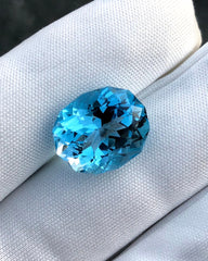 حجر كريم من التوباز الأزرق المقطوع بشكل فاخر - 13.6 قيراط