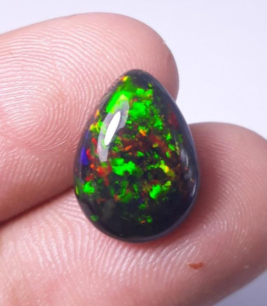 3.80 قيراط أوبال للبيع - أوبال ناري أسود - حجر بخت شهر أكتوبر - 15.4x11.4x5mm