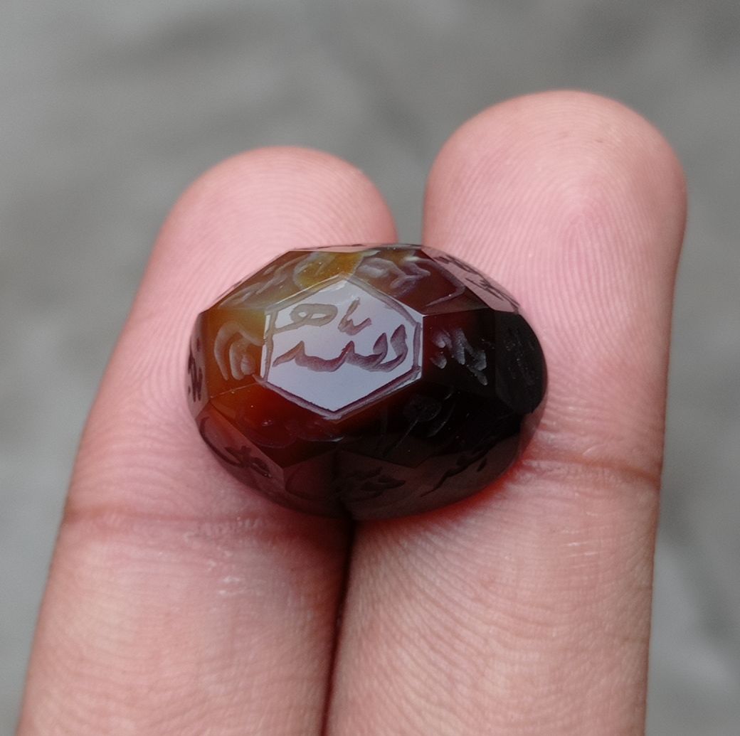 34.5ct Carnelian Carving - Engraved Aqeeq - 12 Imam Name - 22x17mm 34.5ct Carnelian Carving - Engraved Aqeeq - 12 Imam Name - 22x17mm