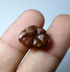 عقيق ناري أرجواني منحوت 10.5 قيراط - الأبعاد 17 × 13 × 5 ملم