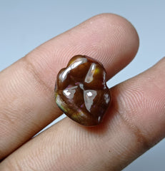 عقيق ناري أرجواني منحوت 10.5 قيراط - الأبعاد 17 × 13 × 5 ملم