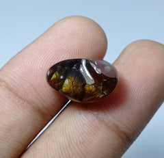 عقيق ناري فقاعي 10.4 قيراط - أجاتا دي فويغو هو حجر كريم أندر من الماس - الأبعاد 17 × 11 × 7 ملم