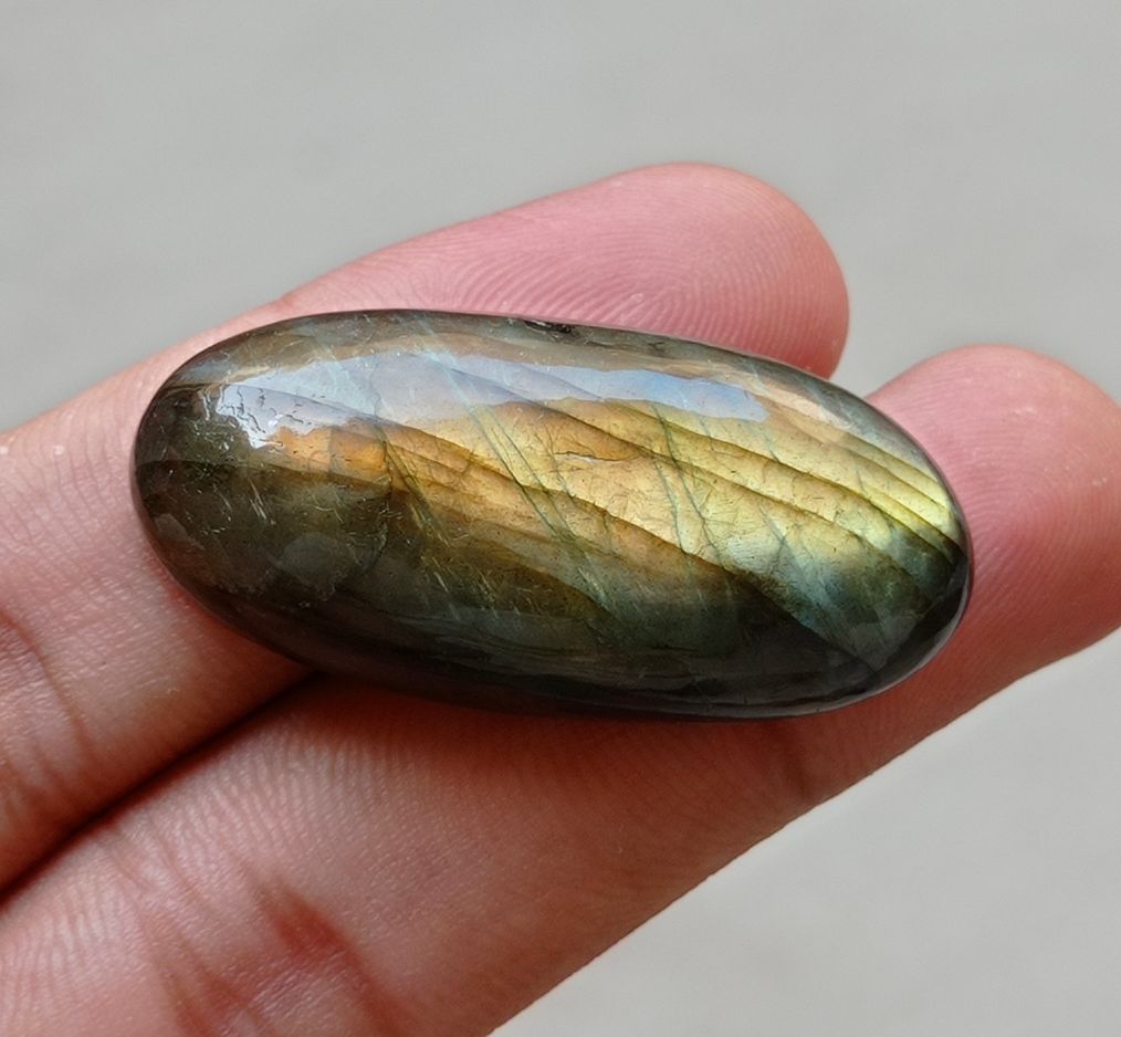 75.4ct Labradorite Cabochon - Spectrolite- Black Moon Stone - 42x20mm 75.4ct Labradorite Cabochon - Spectrolite- Black Moon Stone - 42x20mm