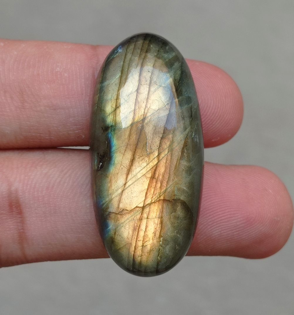 75.4ct Labradorite Cabochon - Spectrolite- Black Moon Stone - 42x20mm 75.4ct Labradorite Cabochon - Spectrolite- Black Moon Stone - 42x20mm