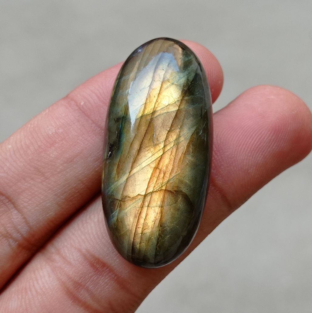 75.4ct Labradorite Cabochon - Spectrolite- Black Moon Stone - 42x20mm 75.4ct Labradorite Cabochon - Spectrolite- Black Moon Stone - 42x20mm