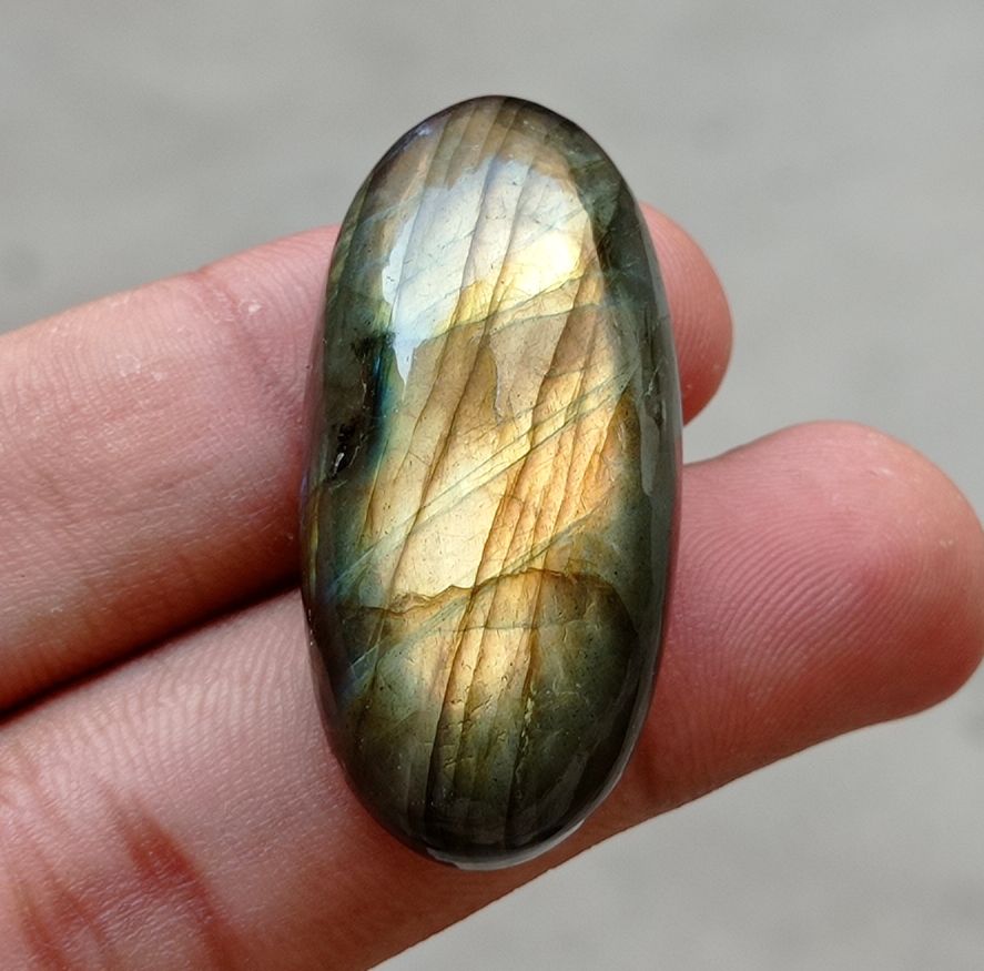 75.4ct Labradorite Cabochon - Spectrolite- Black Moon Stone - 42x20mm 75.4ct Labradorite Cabochon - Spectrolite- Black Moon Stone - 42x20mm