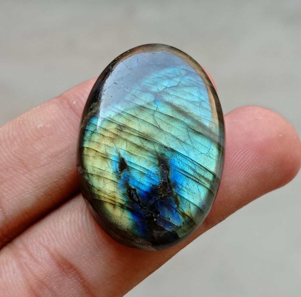 65ct Labradorite Cabochon - Spectrolite- Black Moon Stone - 38x26mm 65ct Labradorite Cabochon - Spectrolite- Black Moon Stone - 38x26mm