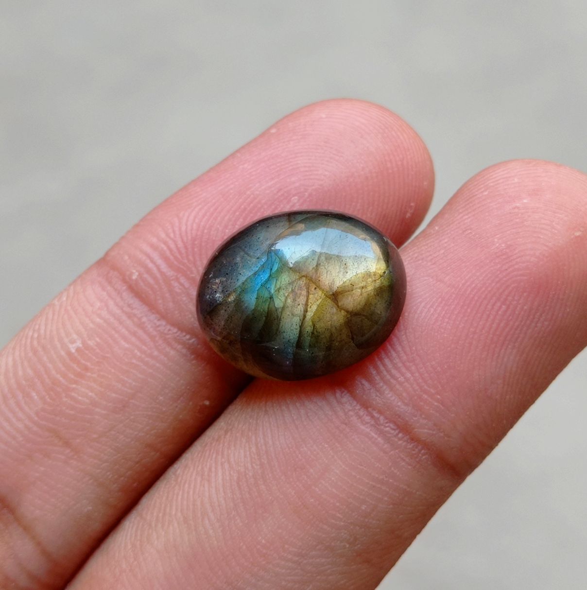 12.5ct Labradorite Cabochon - Spectrolite- Black Moon Stone - 17x14mm 12.5ct Labradorite Cabochon - Spectrolite- Black Moon Stone - 17x14mm