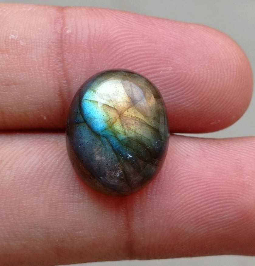 12.5ct Labradorite Cabochon - Spectrolite- Black Moon Stone - 17x14mm 12.5ct Labradorite Cabochon - Spectrolite- Black Moon Stone - 17x14mm