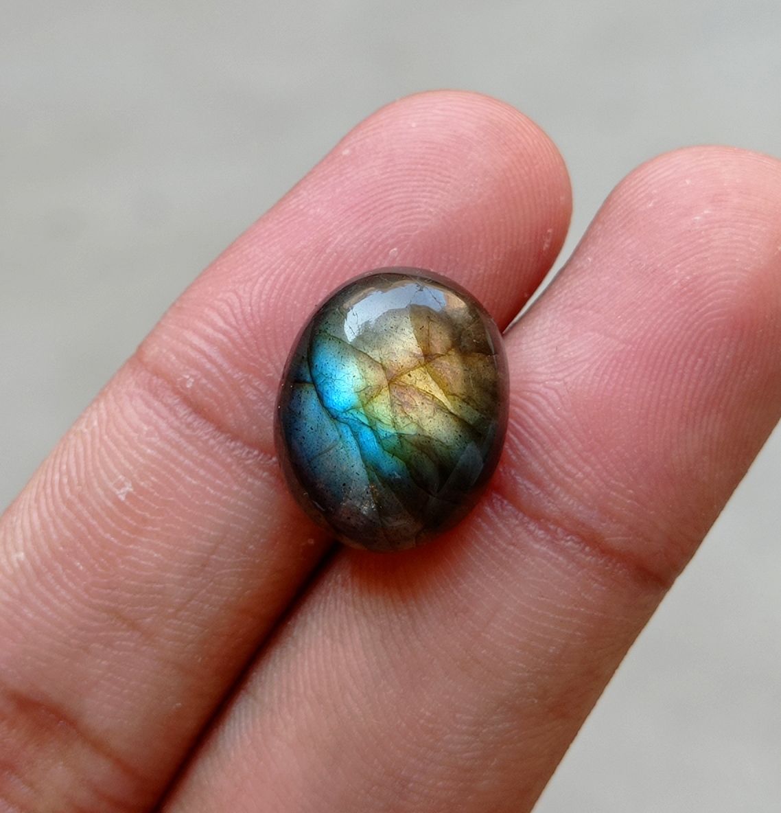 12.5ct Labradorite Cabochon - Spectrolite- Black Moon Stone - 17x14mm 12.5ct Labradorite Cabochon - Spectrolite- Black Moon Stone - 17x14mm
