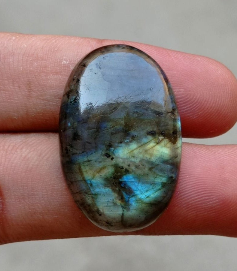 42ct Labradorite Cabochon - Spectrolite- Black Moon Stone - 35x22mm 42ct Labradorite Cabochon - Spectrolite- Black Moon Stone - 35x22mm