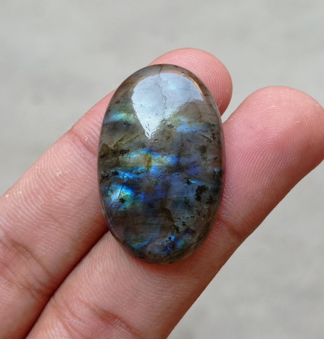 42ct Labradorite Cabochon - Spectrolite- Black Moon Stone - 35x22mm 42ct Labradorite Cabochon - Spectrolite- Black Moon Stone - 35x22mm