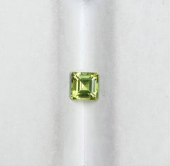 حجر كريم زبرجد 0.80 قيراط - أوليفين - جوهرة كريسوليت - حجر بخت شهر أغسطس - 5x5x3.7 ملم