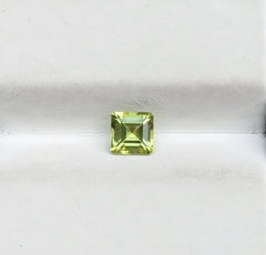 حجر كريم زبرجد 0.80 قيراط - أوليفين - جوهرة كريسوليت - حجر بخت شهر أغسطس - 5x5x3.7 ملم