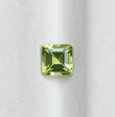 حجر كريم زبرجد 0.80 قيراط - أوليفين - جوهرة كريسوليت - حجر بخت شهر أغسطس - 5x5x3.7 ملم