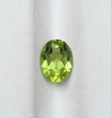 2.20 قيراط من حجر الزبرجد الكريم - أوليفين - جوهرة الكريسوليت - حجر بخت شهر أغسطس - 9x7x4.5 ملم