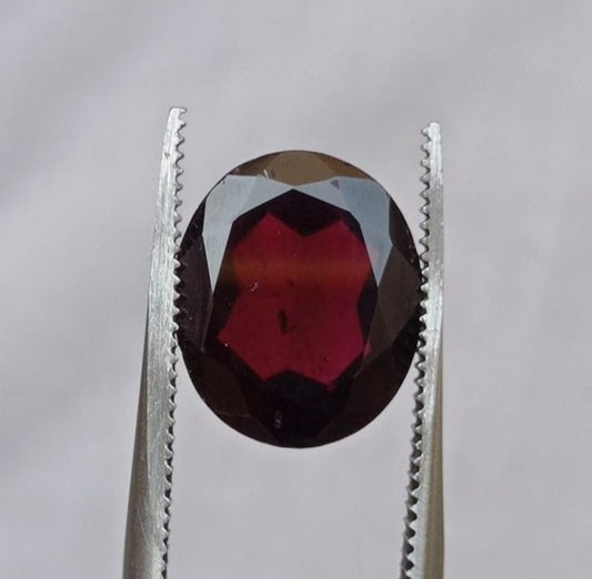4.6ct Rhodolite Garnet - Natural Faceted Rhodolite Garnet - Symbolizing Love, Strength, and Inspiration - 12x10x4mm