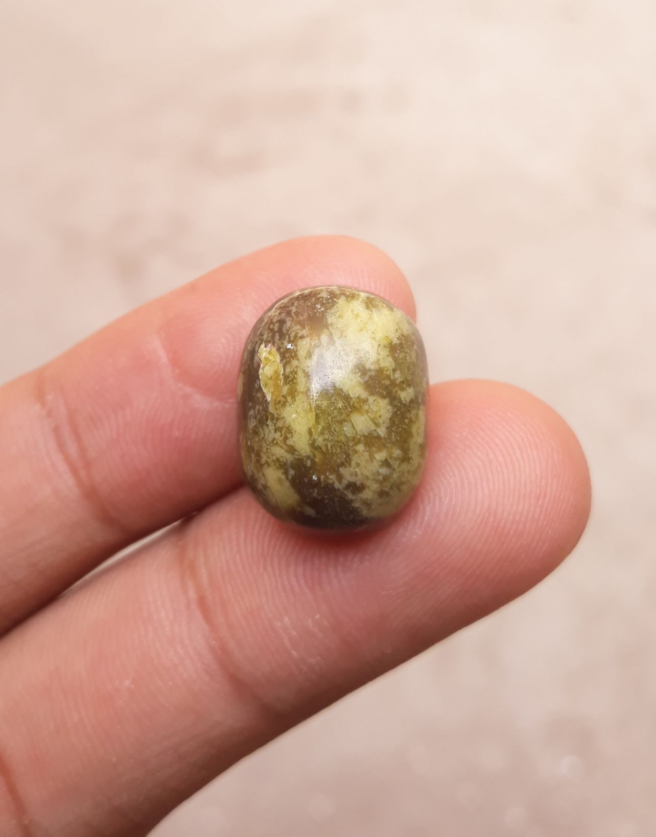 15.7ct Serpentine Cabochon - Shah Maqqsood - Zehrmora - 16.9x13mm 15.7ct Serpentine Cabochon - Shah Maqqsood - Zehrmora - 16.9x13mm