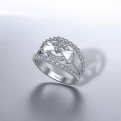 خاتم ربطة عنق فاخرة مرصع بالألماس