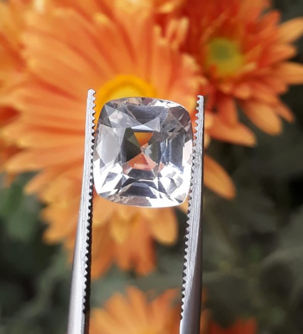 5.7ct Topaz - Whie Topaz Faceted Gemstone - Novemeber Birthstone - White Pukhraj - 10.5x10mm 5.7ct Topaz - Whie Topaz Faceted Gemstone - Novemeber Birthstone - White Pukhraj - 10.5x10mm