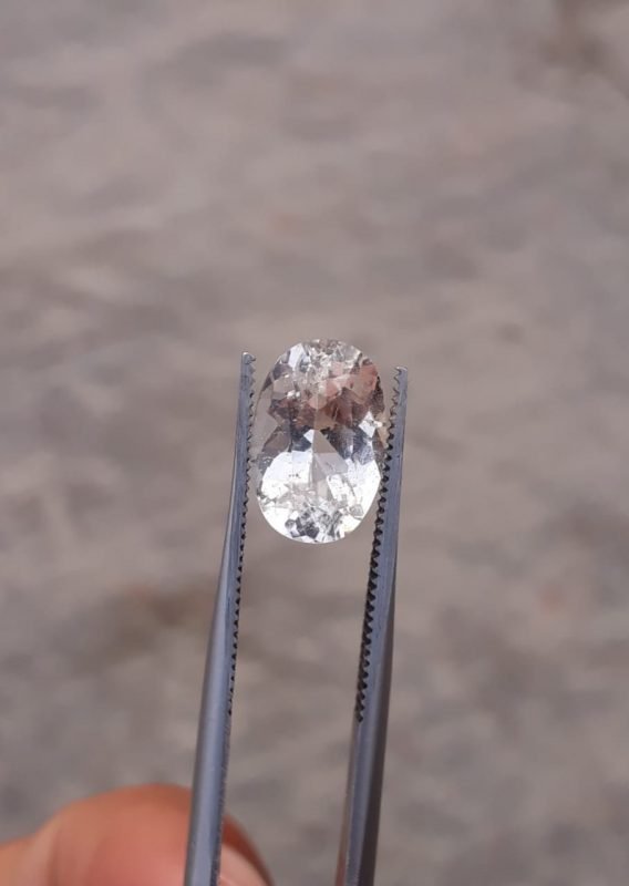4.7ct Topaz - Whie Topaz Faceted Gemstone - Novemeber Birthstone - White Pukhraj - 13x9mm 4.7ct Topaz - Whie Topaz Faceted Gemstone - Novemeber Birthstone - White Pukhraj - 13x9mm