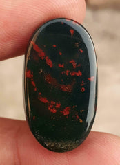 حجر دم طبيعي عالي الجودة 29.15 قيراط - الهليوتروب - الأبعاد - 24.6 × 17.3 ملم