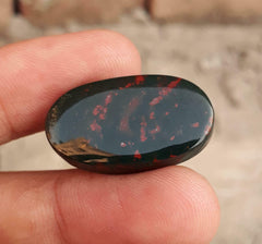 حجر دم طبيعي عالي الجودة 29.15 قيراط - الهليوتروب - الأبعاد - 24.6 × 17.3 ملم