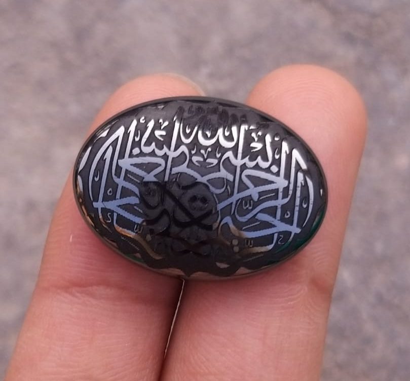 كابوشون هيماتيت 41.1 قيراط - حجر حديد - بسم الله - كابوشون حديد تشيني منقوش - 25 × 18 ملم