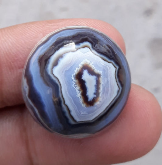 37.9ct Natural Eye Agate For Sale - Aqeeq - Dimension 22x22x11mm