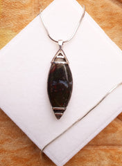 قلادة عقيق شجري إندونيسي أخضر (العقيق الطحلب) مع فضة إيطالية