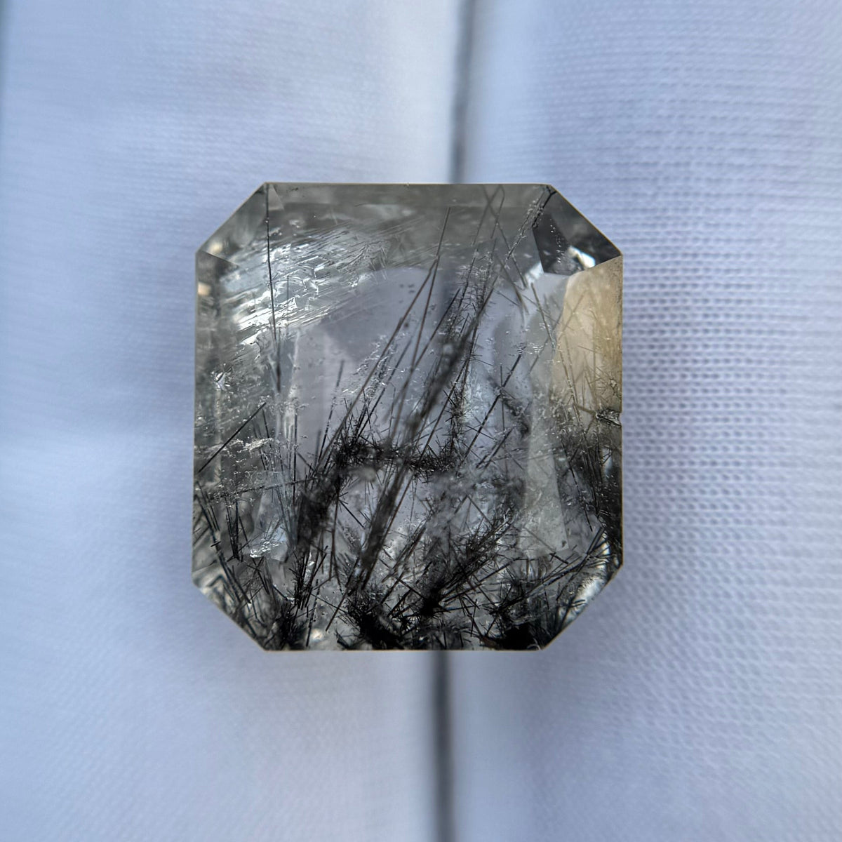 7.3 قيراط من الكوارتز التورماليني الأسود - كوارتز روتيل أسود