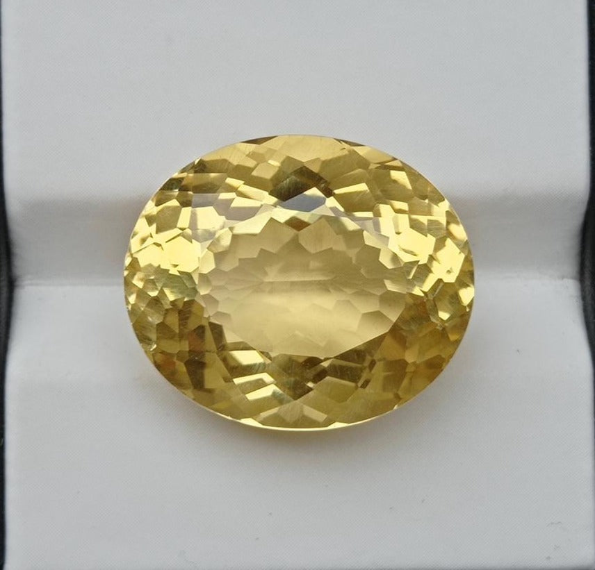 20.1ct Transparent Oval Faceted Citrine For Sale - November Birthstone - 19x16.5x11mm