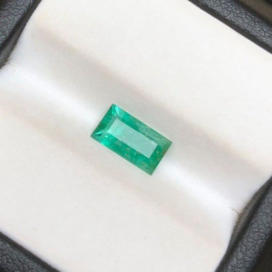 1.00ct Emerald for sale - Budh Ratna - Zamurd - Pachu Stone, Markat Mani Stone - 10x6mm