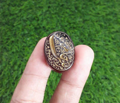 28ct 红玉髓雕刻 - 雕刻 Aqeeq - Zainab Janam 关于 Aqeeq 的阿拉伯语诗句 - 26x20mm