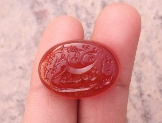 28ct 红玉髓雕刻 - 雕刻 Aqeeq - Ya Ali (AS) Aqeeq 上的阿拉伯语经文 - 23x20mm