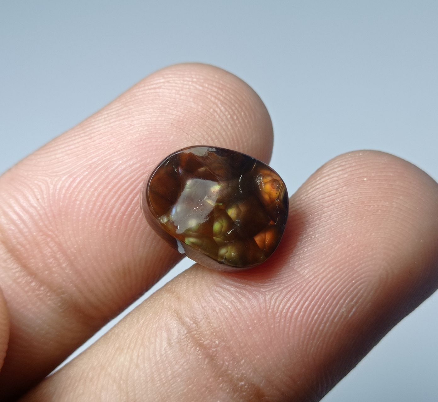 عقيق ناري بيضاوي طبيعي 6.7 قيراط - هدية مثالية من الأحجار الكريمة للجميع - الأبعاد 14 × 11 × 4.5 ملم