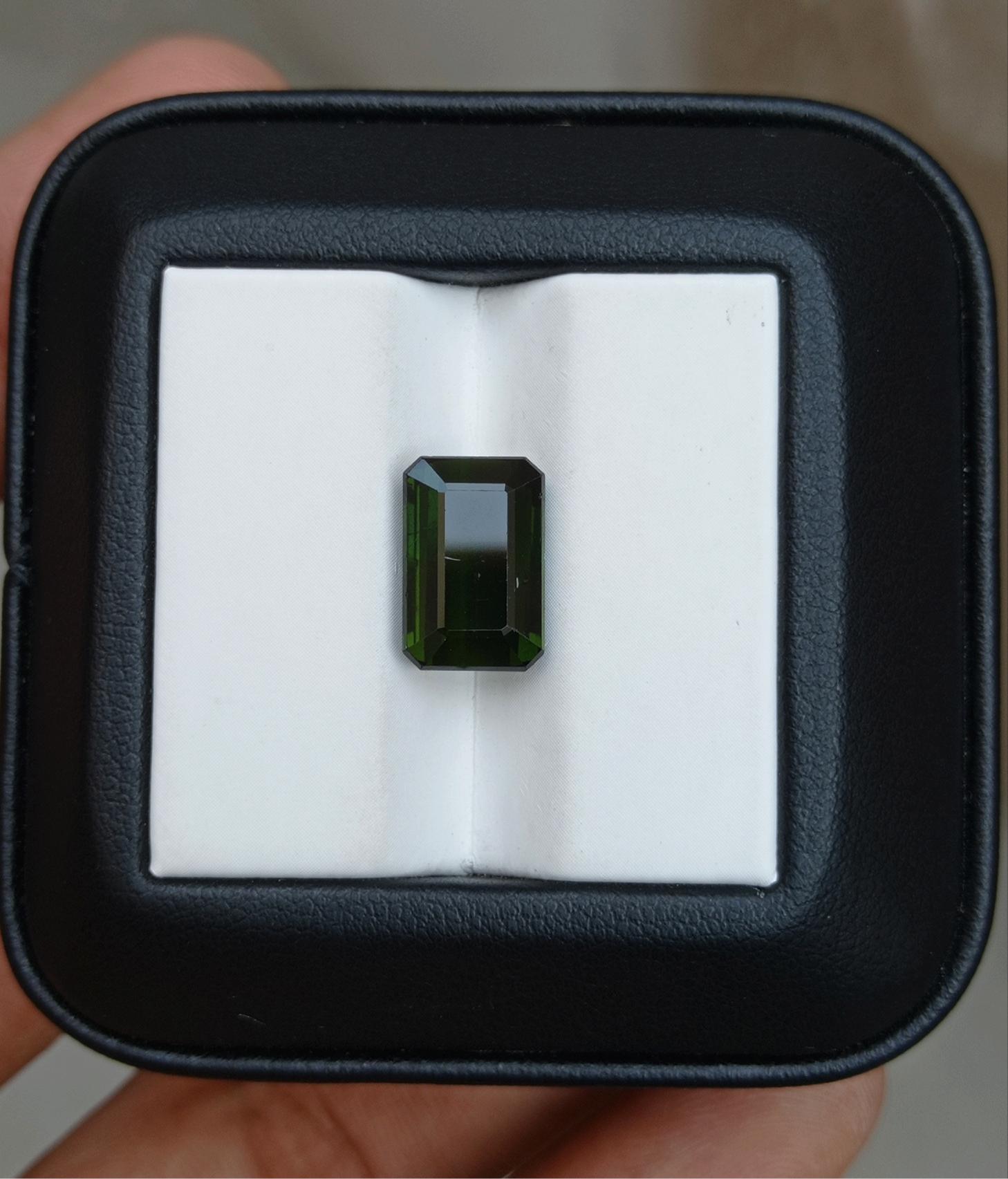 حجر كريم تورمالين أخضر طبيعي 4.3 قيراط - تورمالين متعدد الأوجه - حجر بخت شهر أكتوبر - 13x8x4 ملم