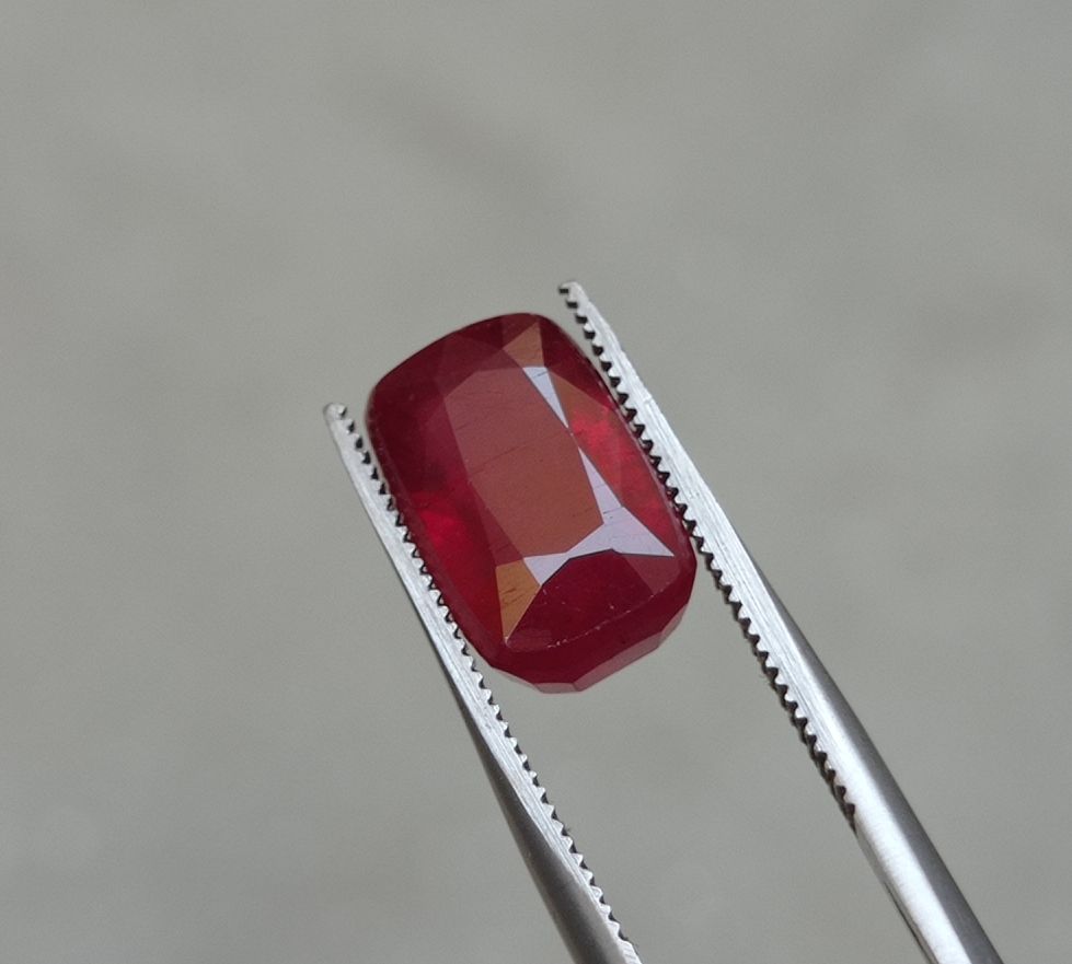 9.9ct Ruby for Sale - RajRatna - Treated Red Ruby Gemstone - Dimensions 13x8mm- Weight 9.9ct