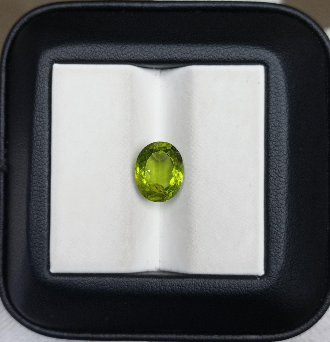 3.40ct Peridot Gemstone- Olivine - Chrysolite Gem - August Birthstone - 10x8x5mm