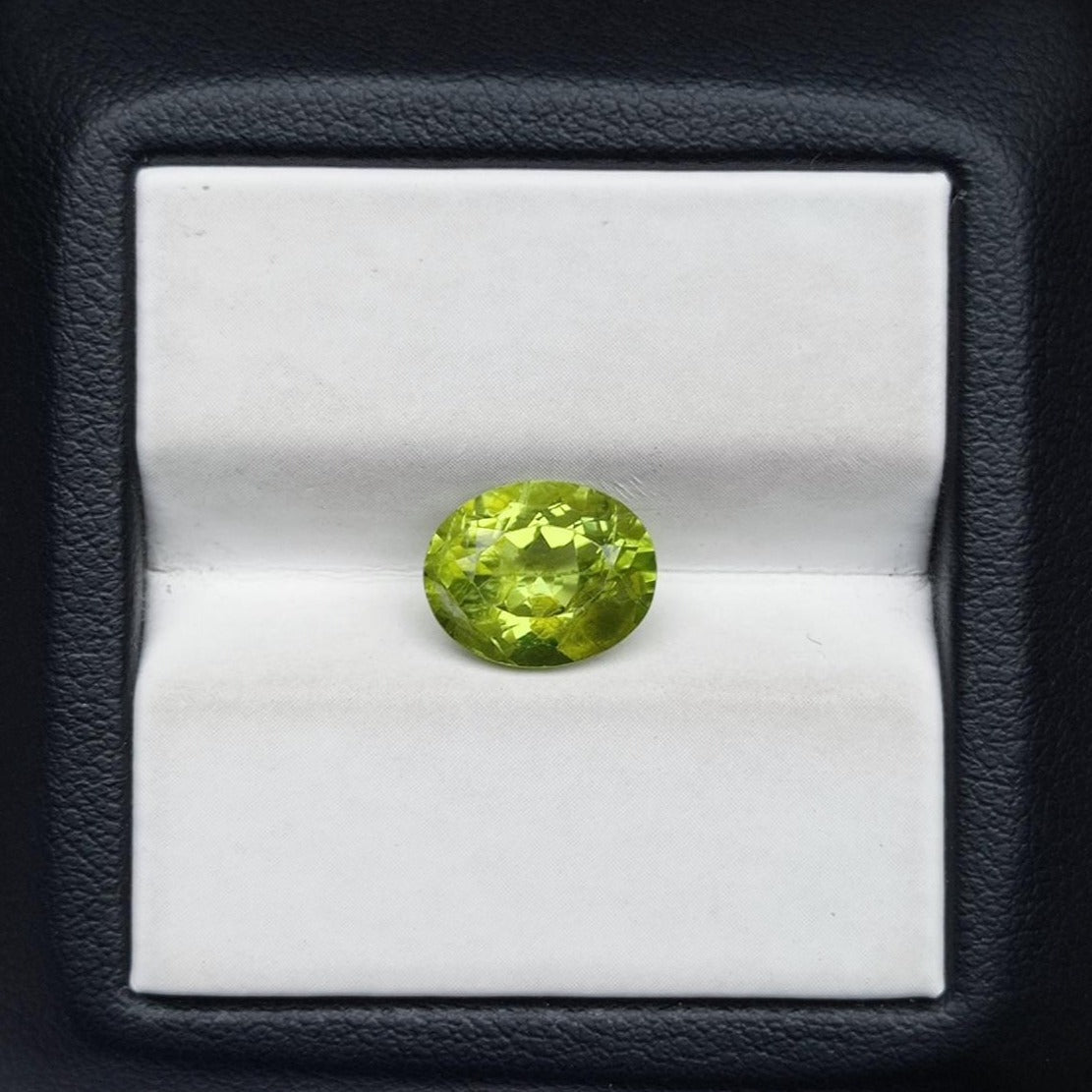 2.80ct Peridot Gemstone- Olivine - Chrysolite Gem - August Birthstone - 9.9x8x5mm