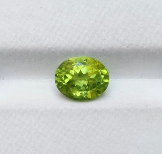 3.20 克拉橄榄石宝石 - 橄榄石 - 橄榄石宝石 - 八月诞生石 - 9.6x8x5.5 毫米