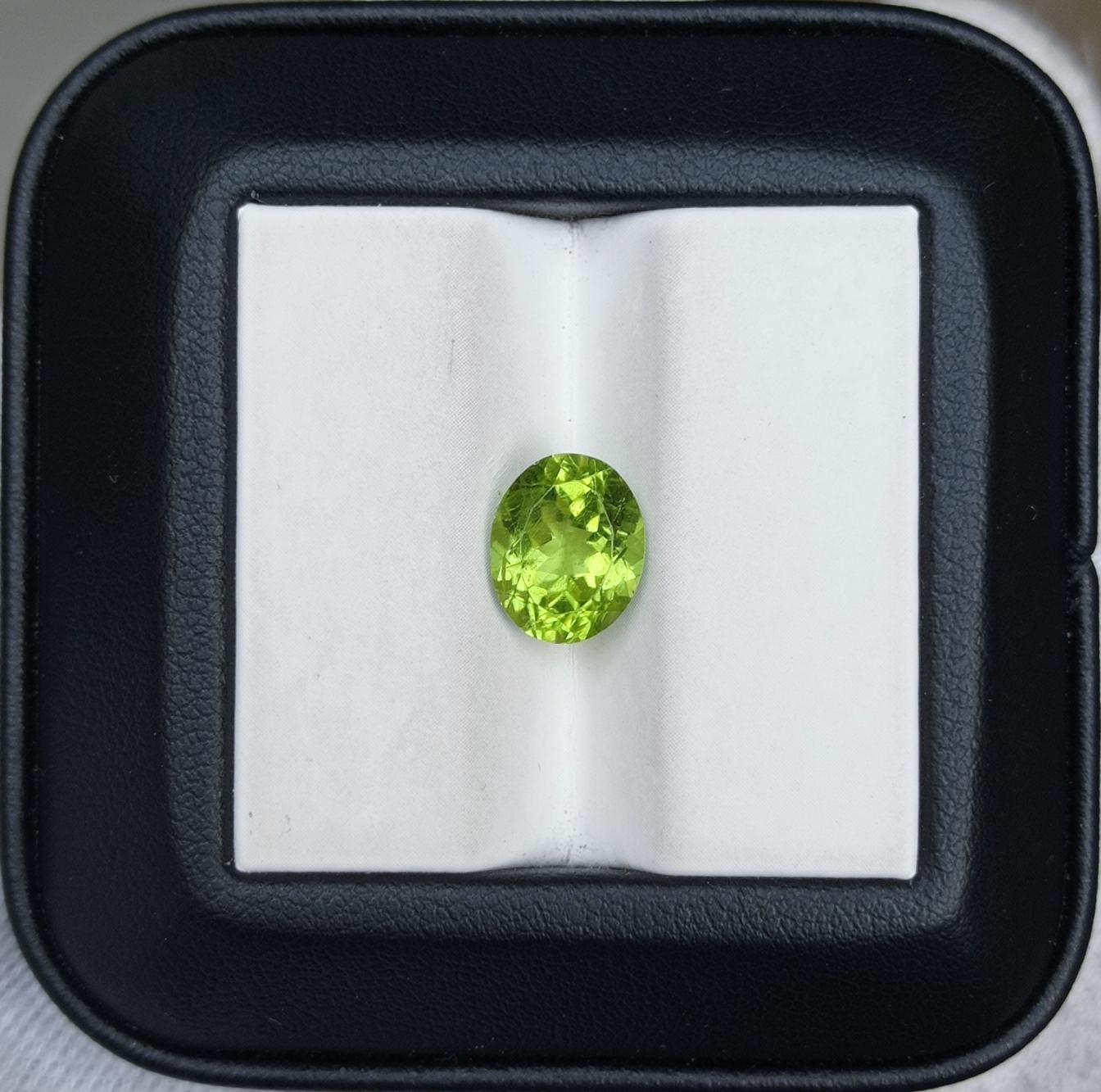 3.20ct Peridot Gemstone- Olivine - Chrysolite Gem - August Birthstone - 9.6x8x5.5mm