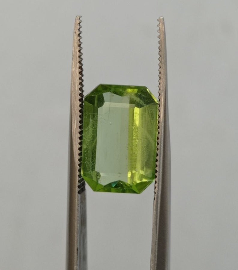 5ct Peridot Gemstone- Olivine - Chrysolite Gem - August Birthstone -12x9mm