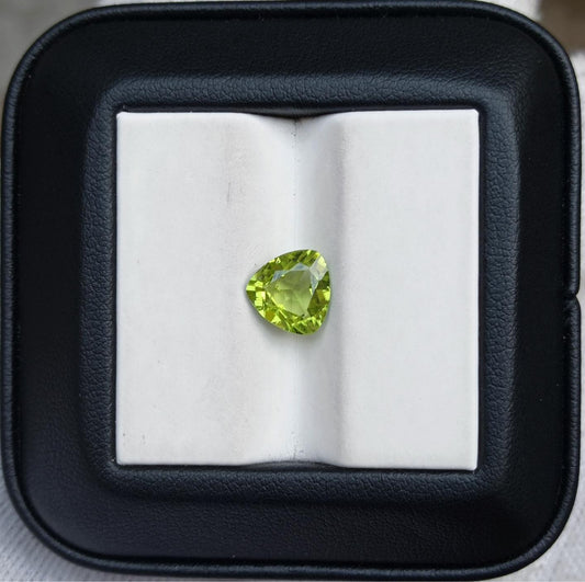 1.90 克拉橄榄石宝石 - 橄榄石 - 橄榄石宝石 - 八月诞生石 - 8x8x4 毫米