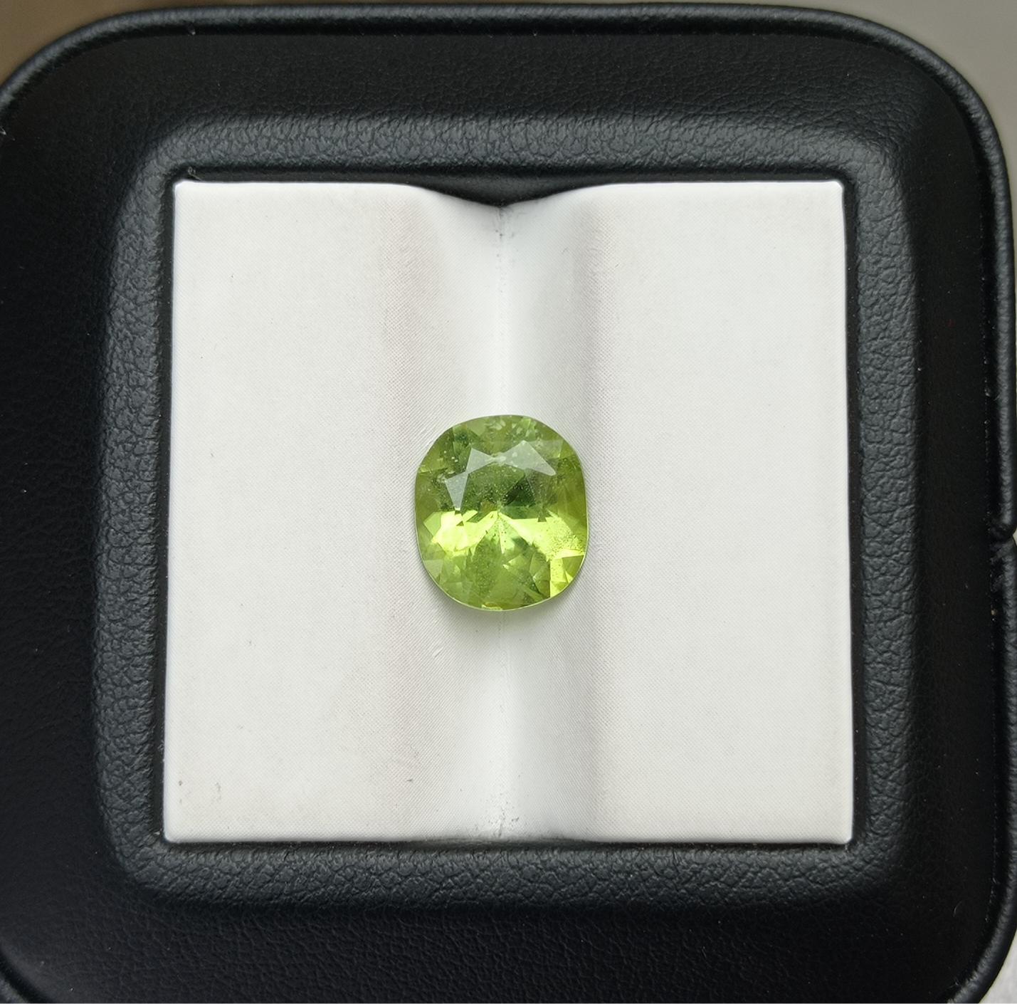 3.60ct Peridot Gemstone- Olivine - Chrysolite Gem - August Birthstone -  10x9x6mm