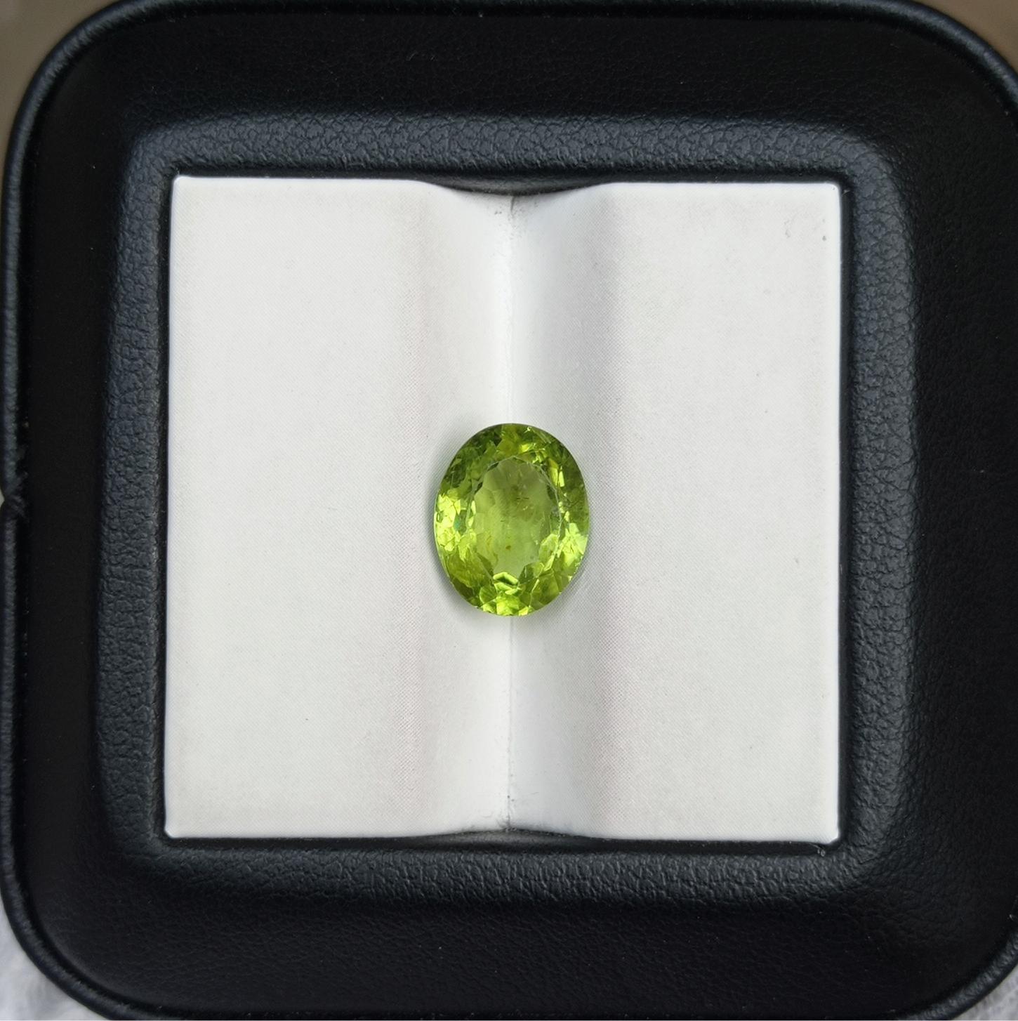 3.25ct-Peridot Gemstone- Olivine - Chrysolite Gem - August Birthstone -  10x8x5mm