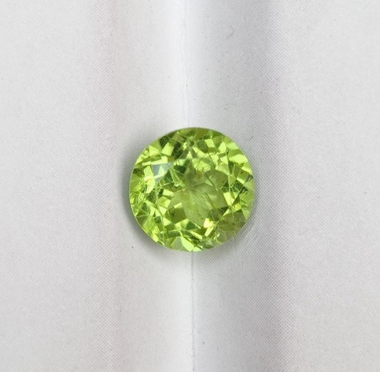 2.3 克拉橄榄石宝石 - 橄榄石 - 橄榄石宝石 - 八月诞生石 - 9 毫米