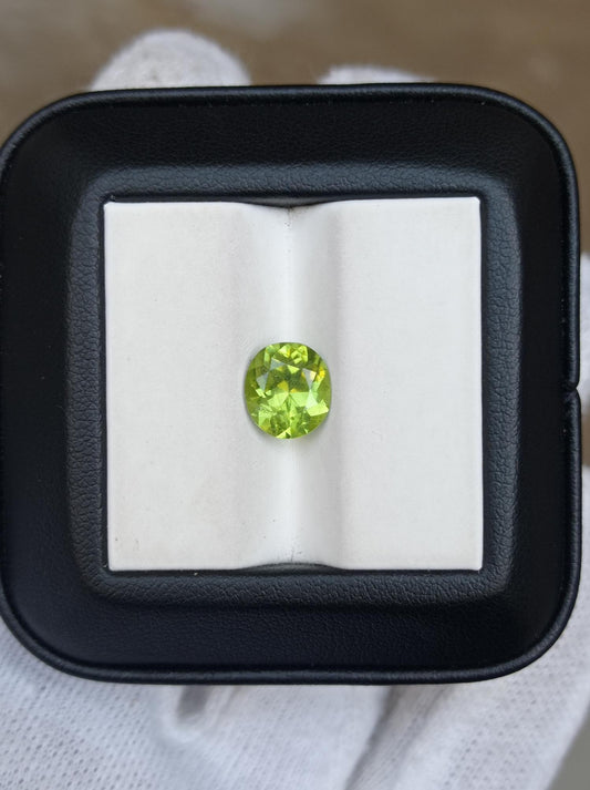 2.5 克拉橄榄石宝石 - 橄榄石 - 橄榄石宝石 - 八月诞生石 - 9x8x5 毫米