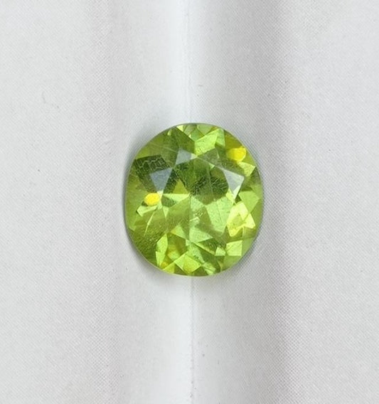 2.5 克拉橄榄石宝石 - 橄榄石 - 橄榄石宝石 - 八月诞生石 - 9x8x5 毫米
