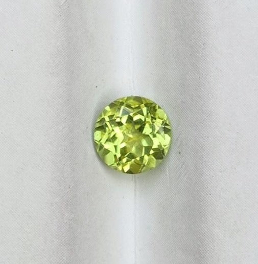 0.95 克拉橄榄石宝石 - 橄榄石 - 橄榄石宝石 - 八月诞生石 - 6x6x3.7 毫米